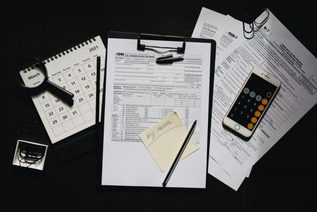 Comparer le prélèvement forfaitaire et le barème progressif Feuille de calcul comparant deux montants d'imposition sur des revenus de placement
